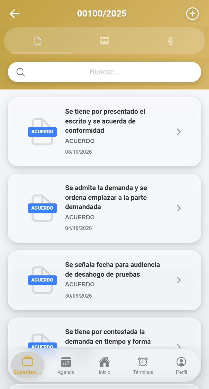Detalle de un expediente con sus acuerdos en la web y en la app de Master Legal